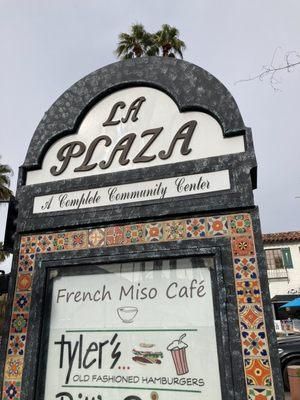 I learned this plaza isn't on Yelp!