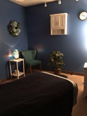 This room is called: "Blue Champagne" relax and enjoy your massage!