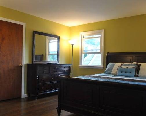 Queen Bed, 39" TV, free WiFi, Dinner, Shared bathroom