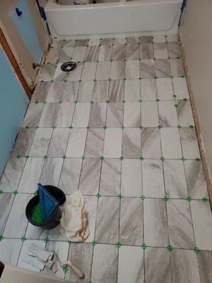 Floor tile