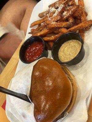 Guaca Doodle Blue & sweet potato fries (yuppy)