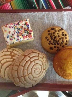 Conchas, yellow cake, chocolate chip cookie and corn bread