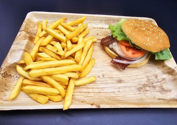 Beef burger 
with fries