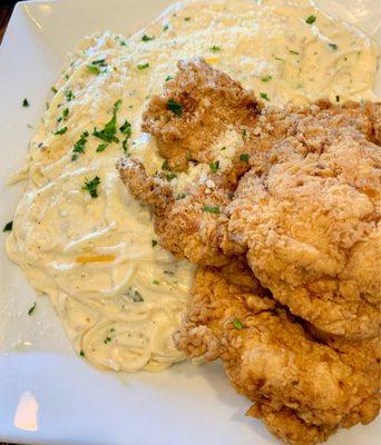 Crispy chicken Alfredo