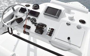 The Everglades 355 Center Console Helm