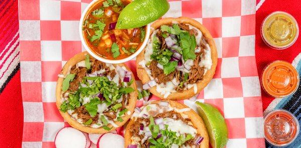 Sopes de Birria