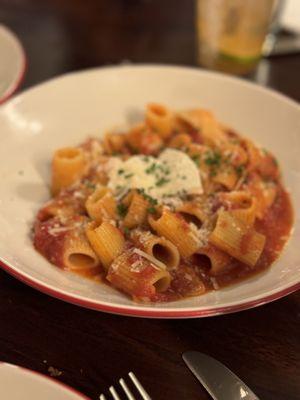 Rigatoni with spicy pomodoro