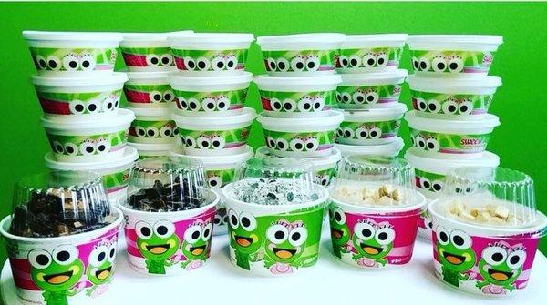 We have catering cups and toppings for your celebrations, office meetings, etc.