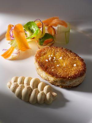 Jumbo Lump Blue Crab Cake with Spicy Mayonnaise