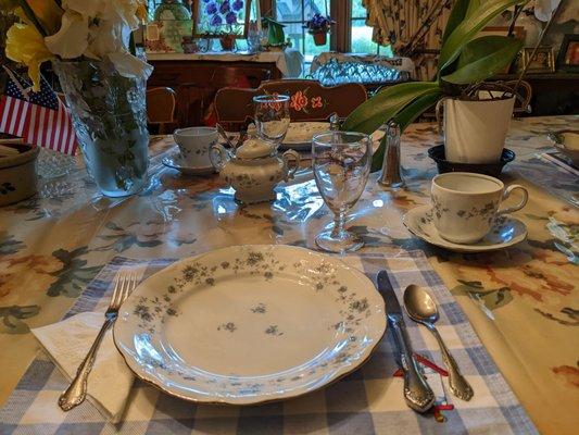 Place setting for breakfast