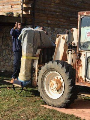 Carrying the concert grand piano 2 truck with forklift