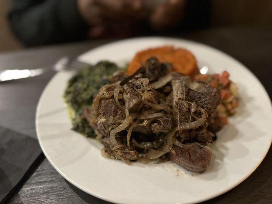 Got Jollof rice creamed spinach A++++++ meat super tender omggggg