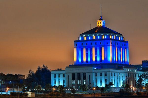 Alameda Superior County Courthouse illuminated for Warriors Basketball Championship