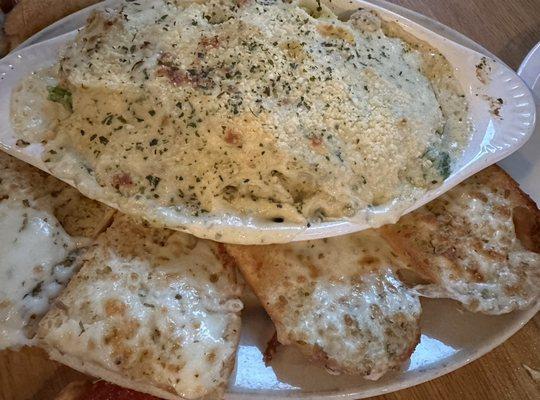 Chicken Alfredo with broccoli and cheesy bread