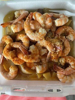 Shrimp with garlic potatoes and sausage