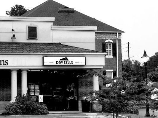 DRY FALLS OUTFITTERS exterior storefront in Macon, Georgia.