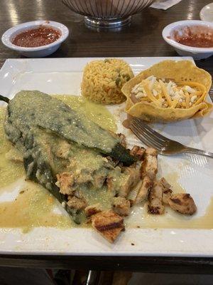 Fantastic chili relleno (no cheese). Bland, flavorless rice :(