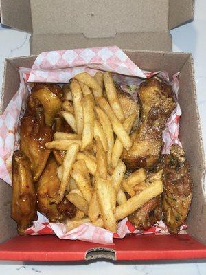 10 pc traditional with fries: Wings: 7.5/10 Fries: 8.0/10