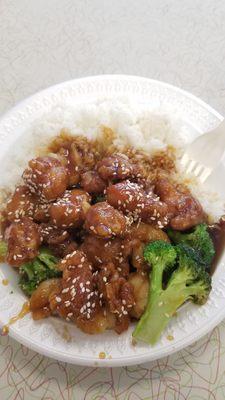 Sesame chicken Lunch size with free drink