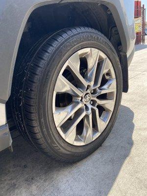 235/55RI9 101V tires