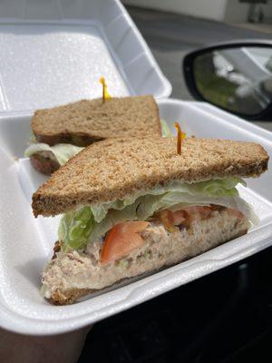 Tuna sandwich