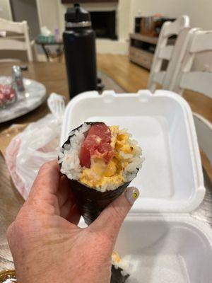 Spicy tuna handroll