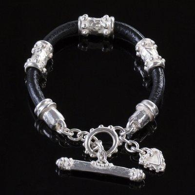 Black leather toggle bracelet in white sterling silver No 5