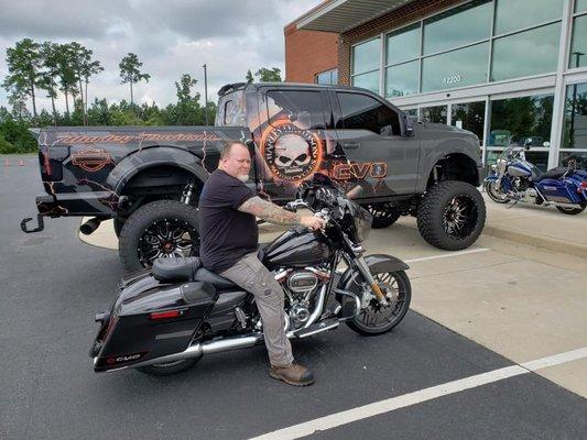 new 2020 cvo with show truck we built in house,1 of kind truck,detailed by flawless detail