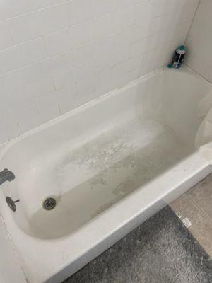 Dirty bathtub when we moved in