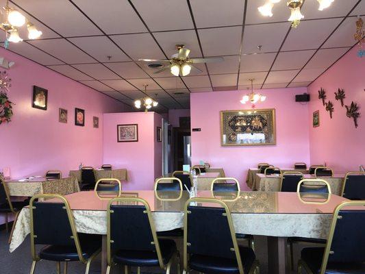 The main dining room between lunch and dinner crowds.