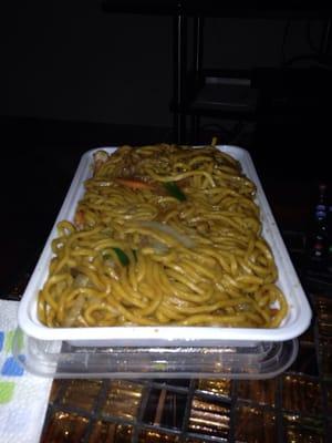 Lo Mein with flash.