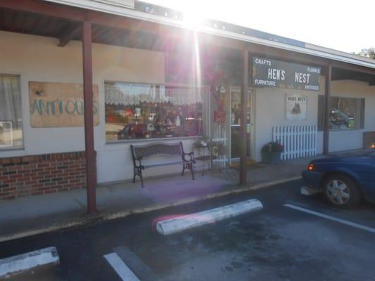 Great Prices!! Wonderful Antiques &  Shabby Chic' ~Primitives~Vintage~22 vendors booth~Mini Antique Mall. Best in Florida~