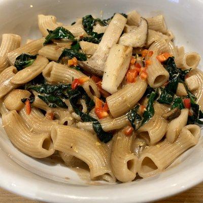 Kale & mushroom rigatoni (ordered without cheese)