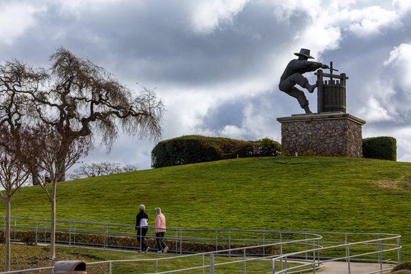 The Grape Crusher Statue - Vista Point Park