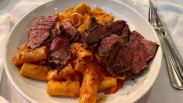 Rigatoni vodka sauce with sliced steak