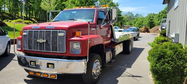 Flatbed towing service, especially low rider cars specialist,