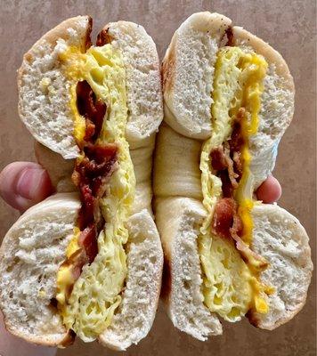 Eggwich with bacon and cheese