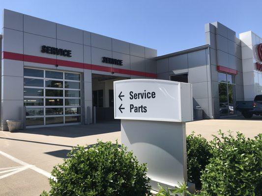 Lewis Toyota of Dodge City Service Center