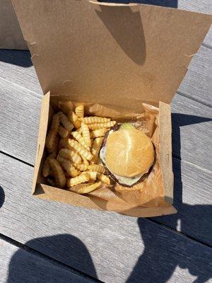 Cheeseburger with fries