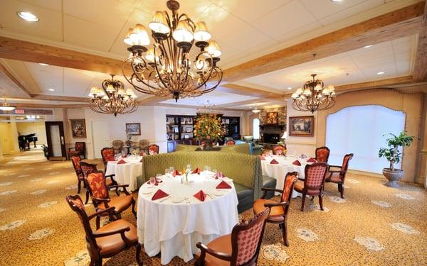 Dine with friends and family in Raleigh Country Club's elegant spaces