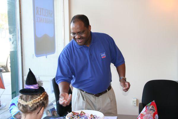 Shelter Insurance® is an active member of the Batavia Community. Agent, Christopher Bennett shares candy with children at Batavia BatFest.