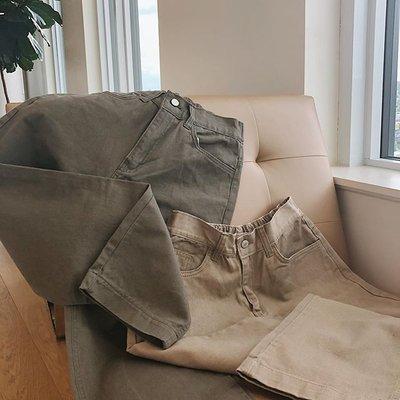 Our EZRA pant comes in two colors - olive and khaki