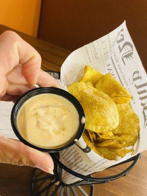 Curried kettle chips w/ Amber ale mayo