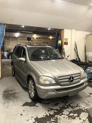 Mercedes in the shop for a wheel bearing instal