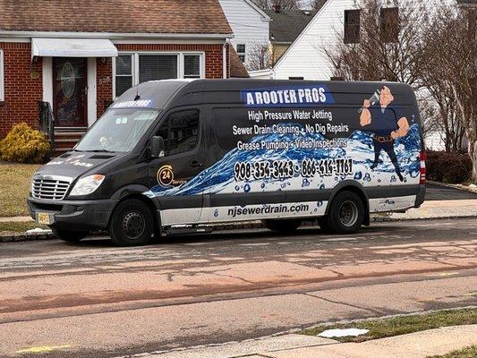 A Rooter Pros of Union NJ truck parked outside of customer's home.