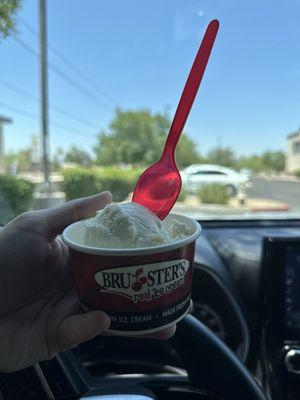 Kids cup single scoop (it's huge)