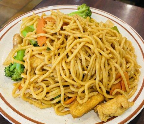 Definitely delicious vegetable lo mein