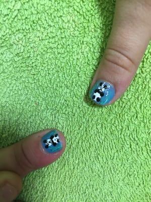 Amazing work designing pandas on her small fingernails!!