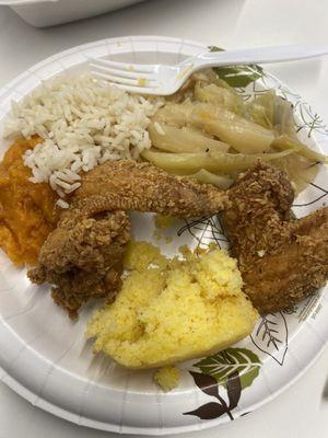 I got the cabbage plate and added rice & wings (this is only some of the food, it's enough for 2 meals in the original container)