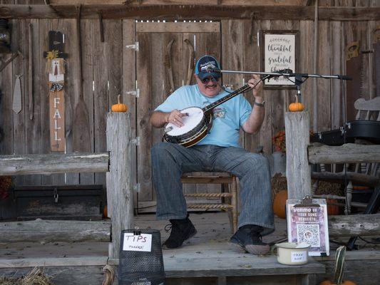 One man banjo band!